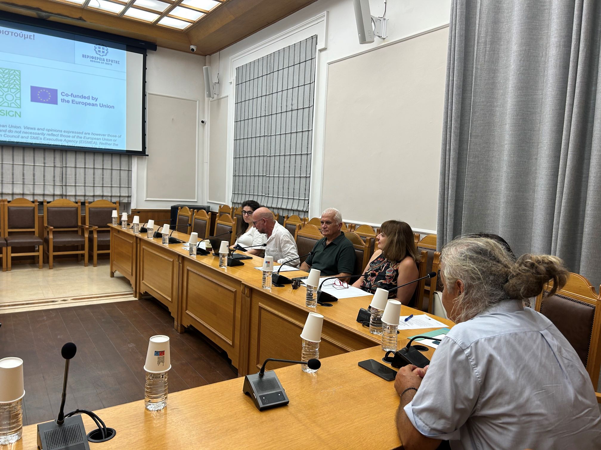 Συνάντηση στην Περιφέρεια Κρήτης - Άτομα